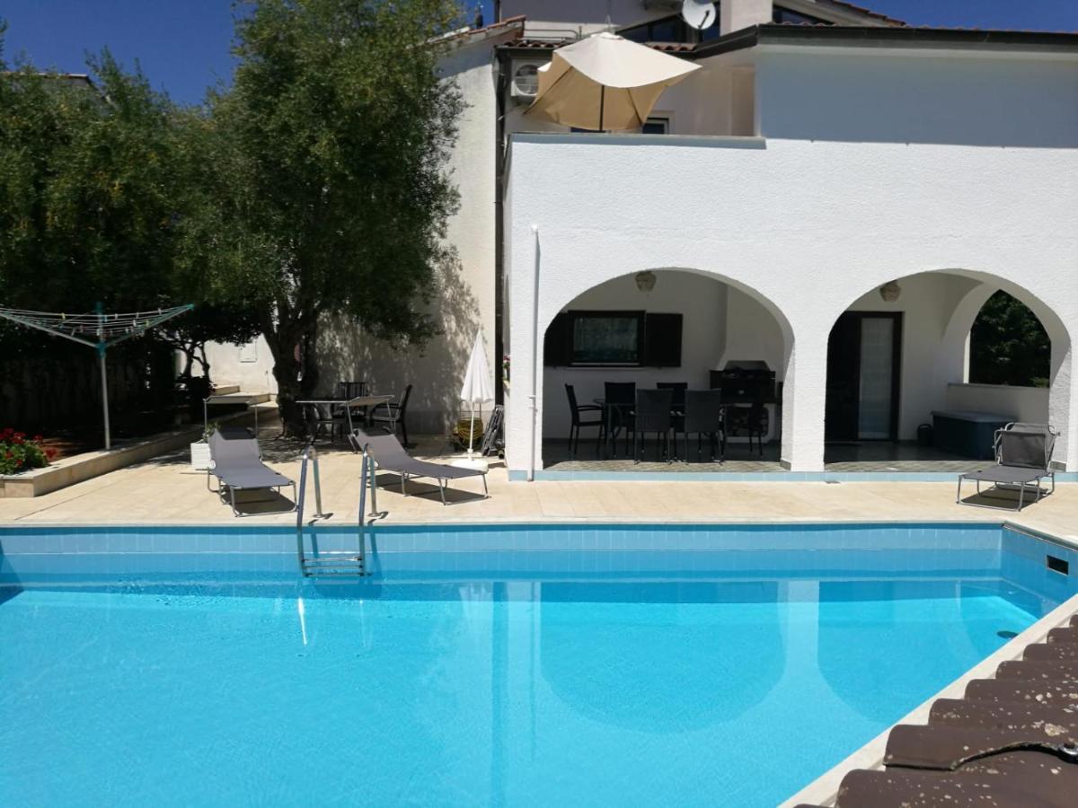 Ferienhaus Bozena Appartment 1 เวอร์ซาร์ ภายนอก รูปภาพ